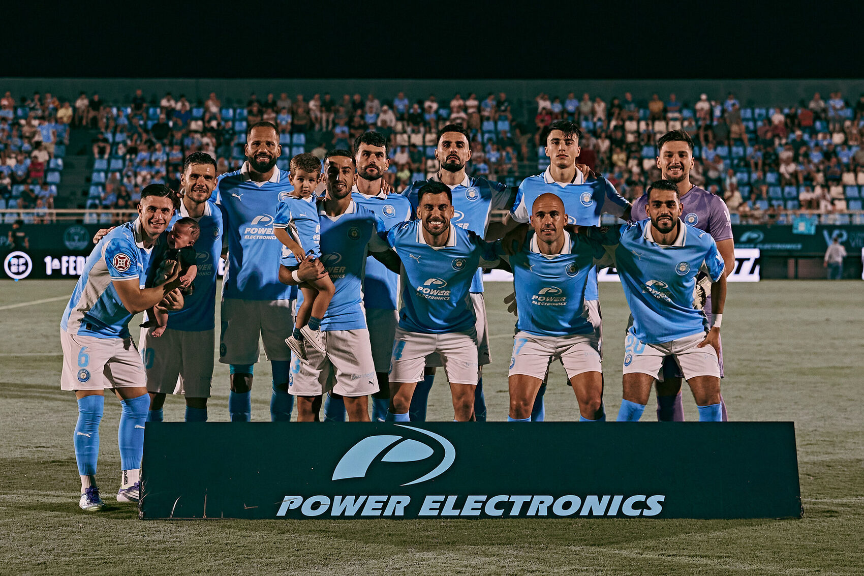 Equipo titular de la UD Ibiza posando antes del inicio del partido en Can Misses