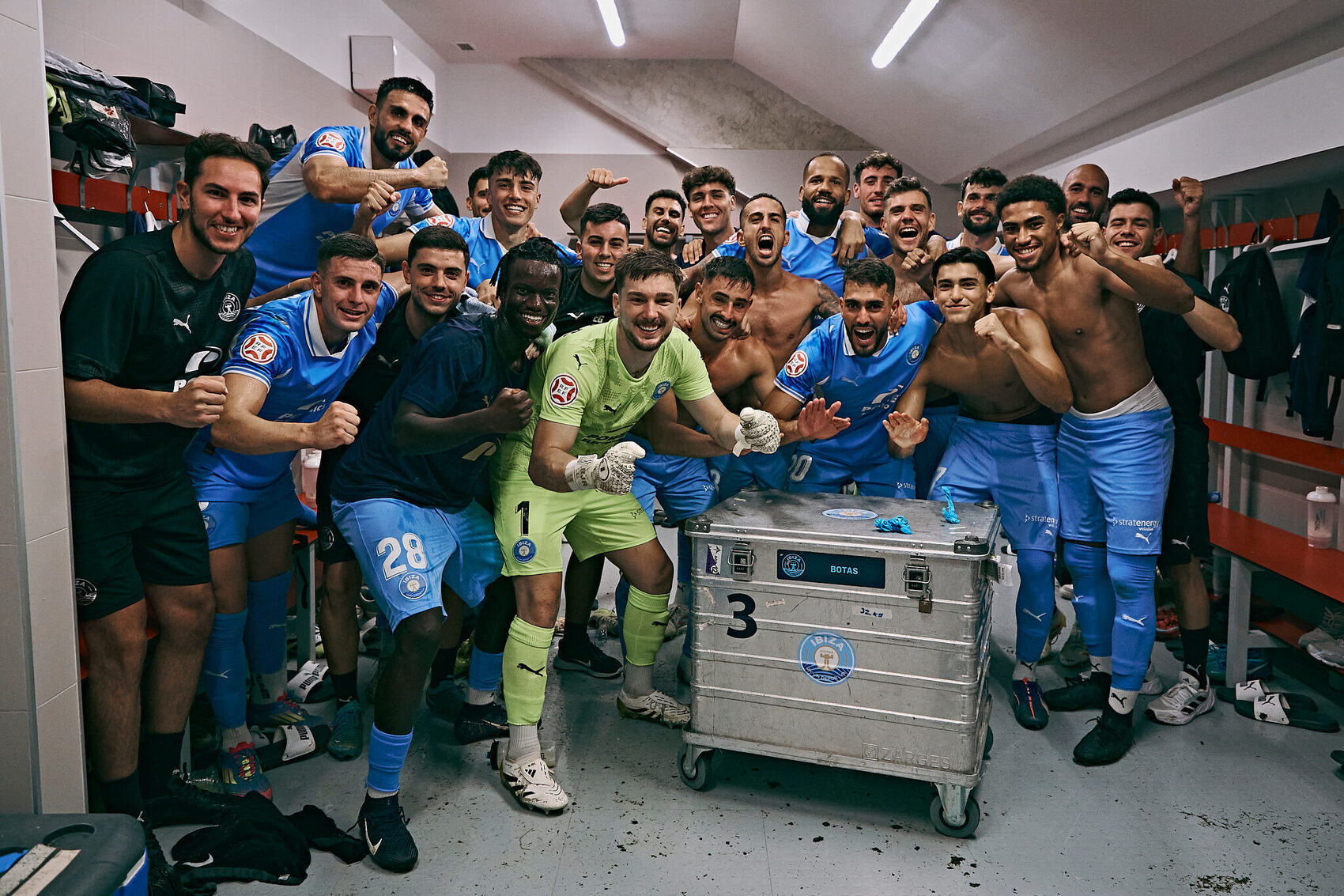Celebración en el vestuario por la victoria