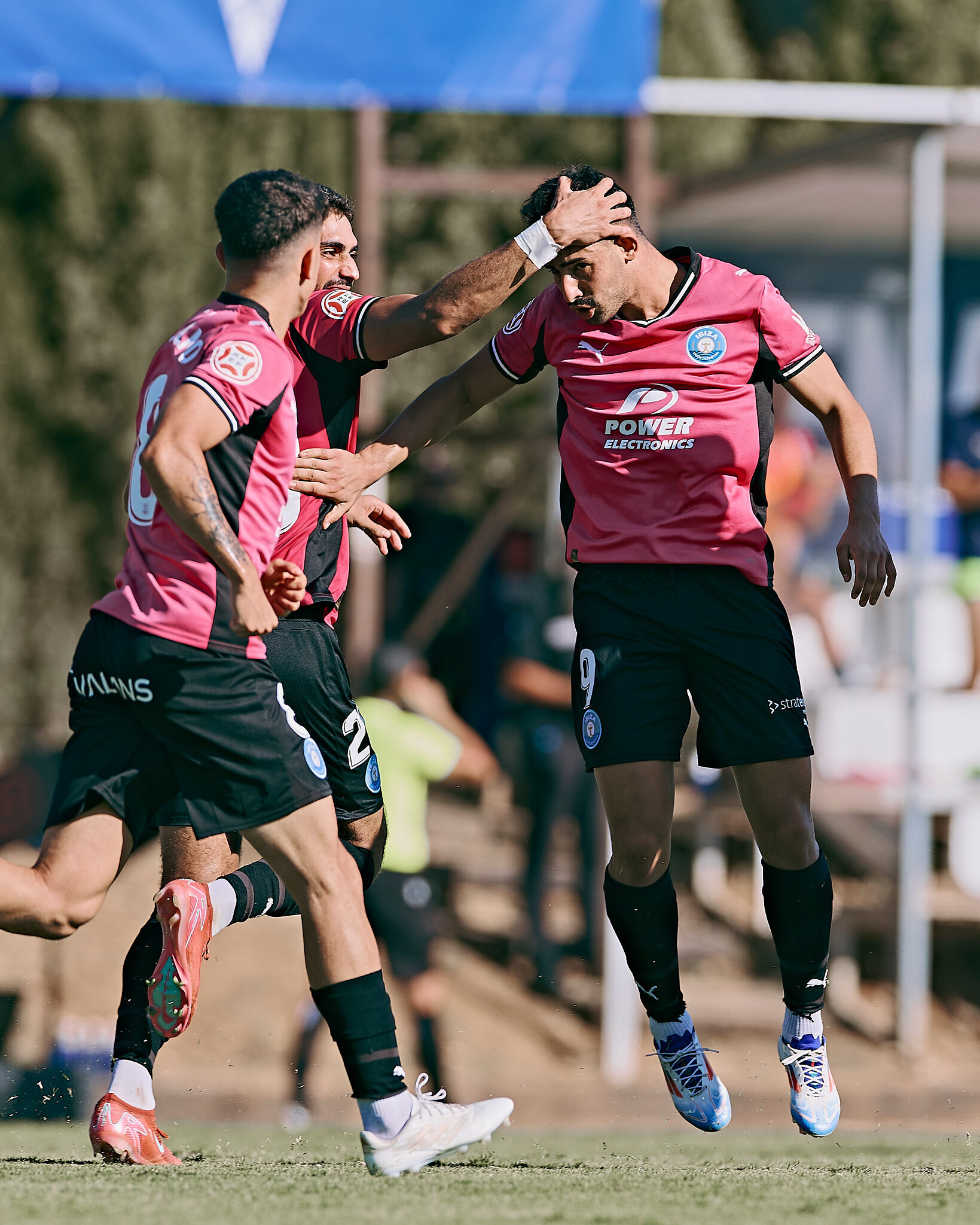 Celebración del empate tras el gol de Davo.