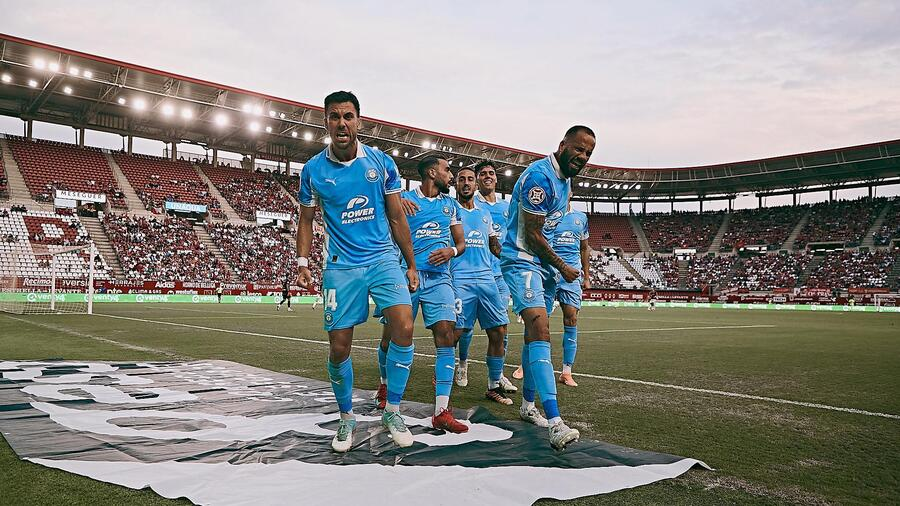 La UD Ibiza arranca un triunfo de épica en Murcia: victoria 0-2 con un hombre menos desde el inicio