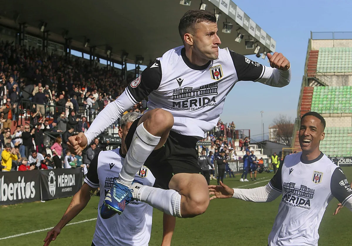 La UD Ibiza apuesta por el gol y la experiencia con el fichaje de Javier Eslava