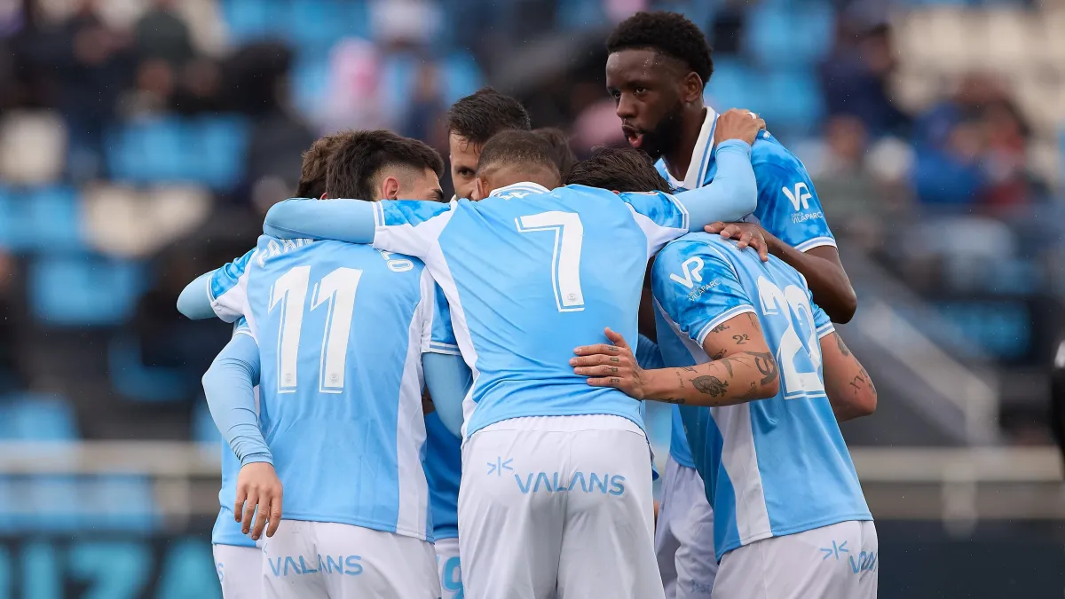 El Ibiza remonta al Torremolinos y respira: 2-1 de oficio en Can Misses