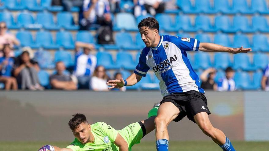 La UD Ibiza vuelve a tropezar en Alicante ante el Hércules y aplaza la permanencia (2-1)